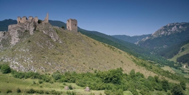 Cetatea Trascaului, la 30 km de Turda